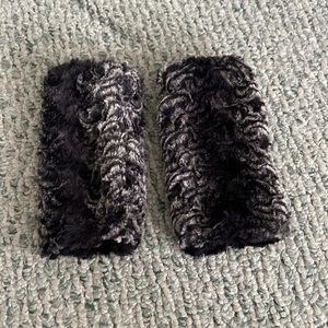 fingerless gloves